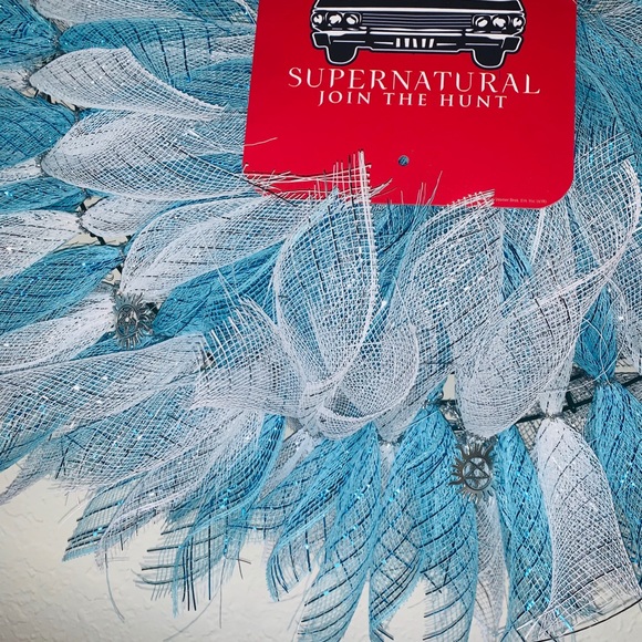 TV Show Wreath - Picture 2 of 3